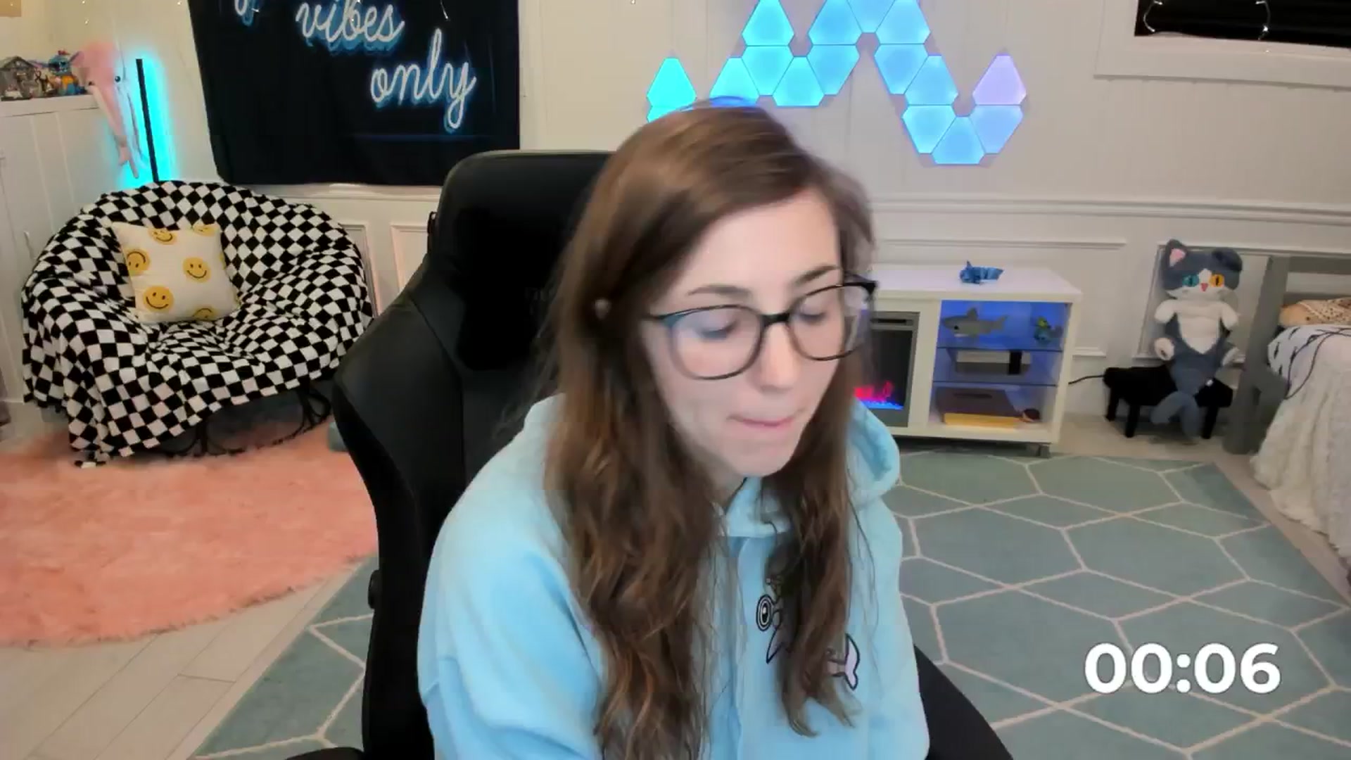 Gallery image thumbnail from TheSharkQueen's myfreecams stream on, 06/29/2025, 07:20 image 19 of 20