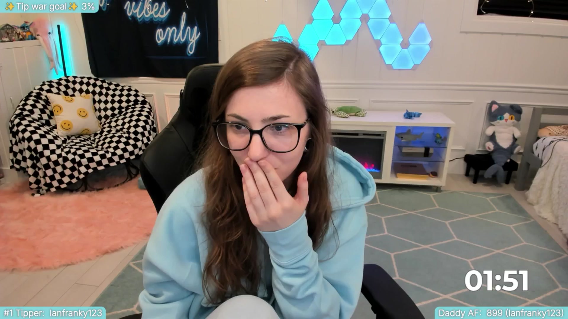 Gallery image thumbnail from TheSharkQueen's myfreecams stream on, 06/29/2025, 07:20 image 16 of 20