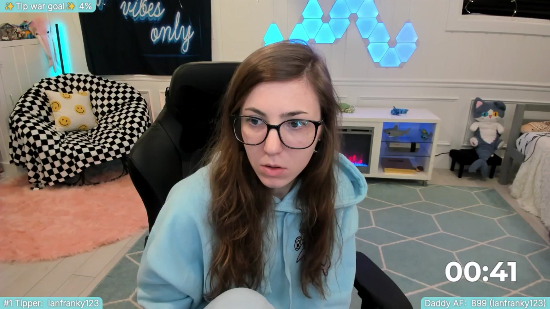 Gallery image thumbnail from TheSharkQueen's myfreecams stream on, 06/29/2025, 07:20 image 18 of 20