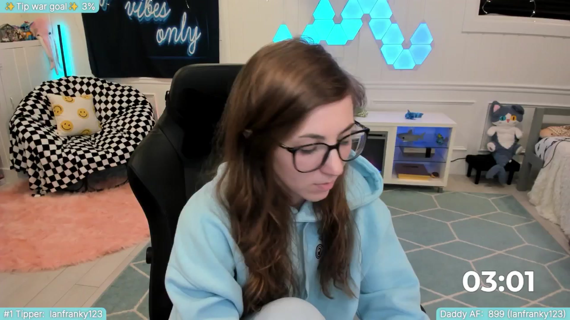 Gallery image thumbnail from TheSharkQueen's myfreecams stream on, 06/29/2025, 07:20 image 14 of 20