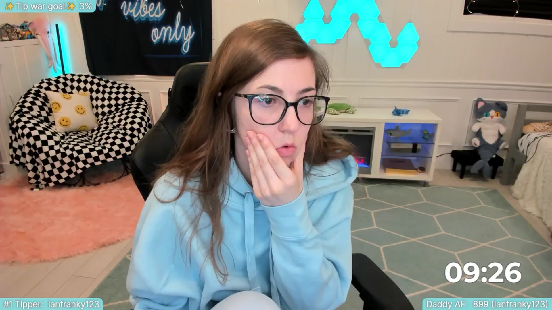 Gallery image thumbnail from TheSharkQueen's myfreecams stream on, 06/29/2025, 07:20 image 3 of 20
