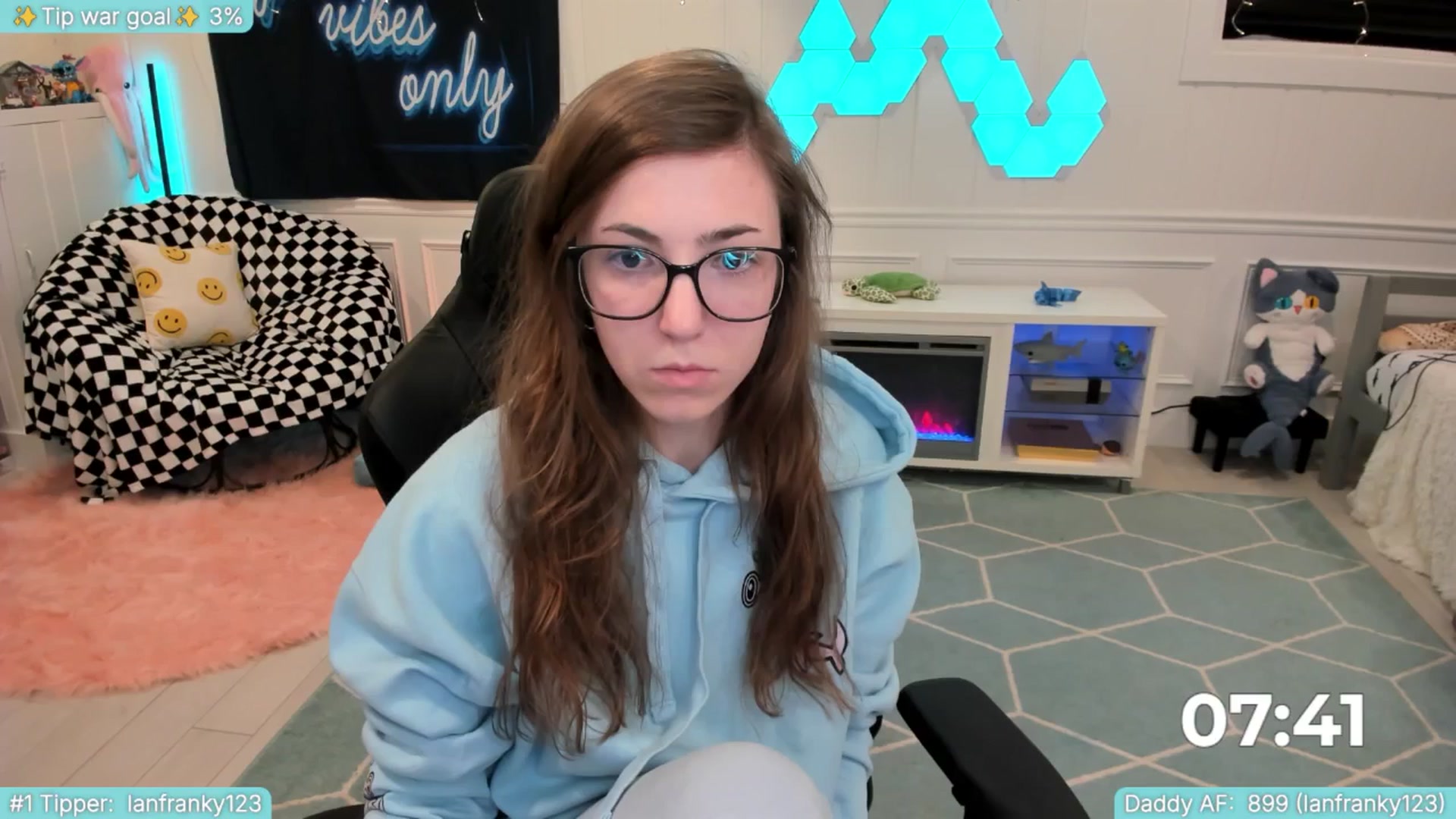 Gallery image thumbnail from TheSharkQueen's myfreecams stream on, 06/29/2025, 07:20 image 6 of 20