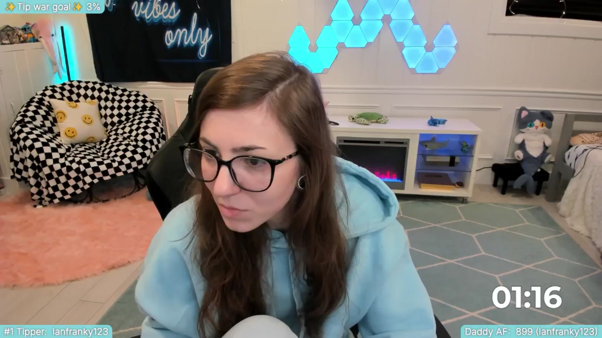 Gallery image thumbnail from TheSharkQueen's myfreecams stream on, 06/29/2025, 07:20 image 17 of 20