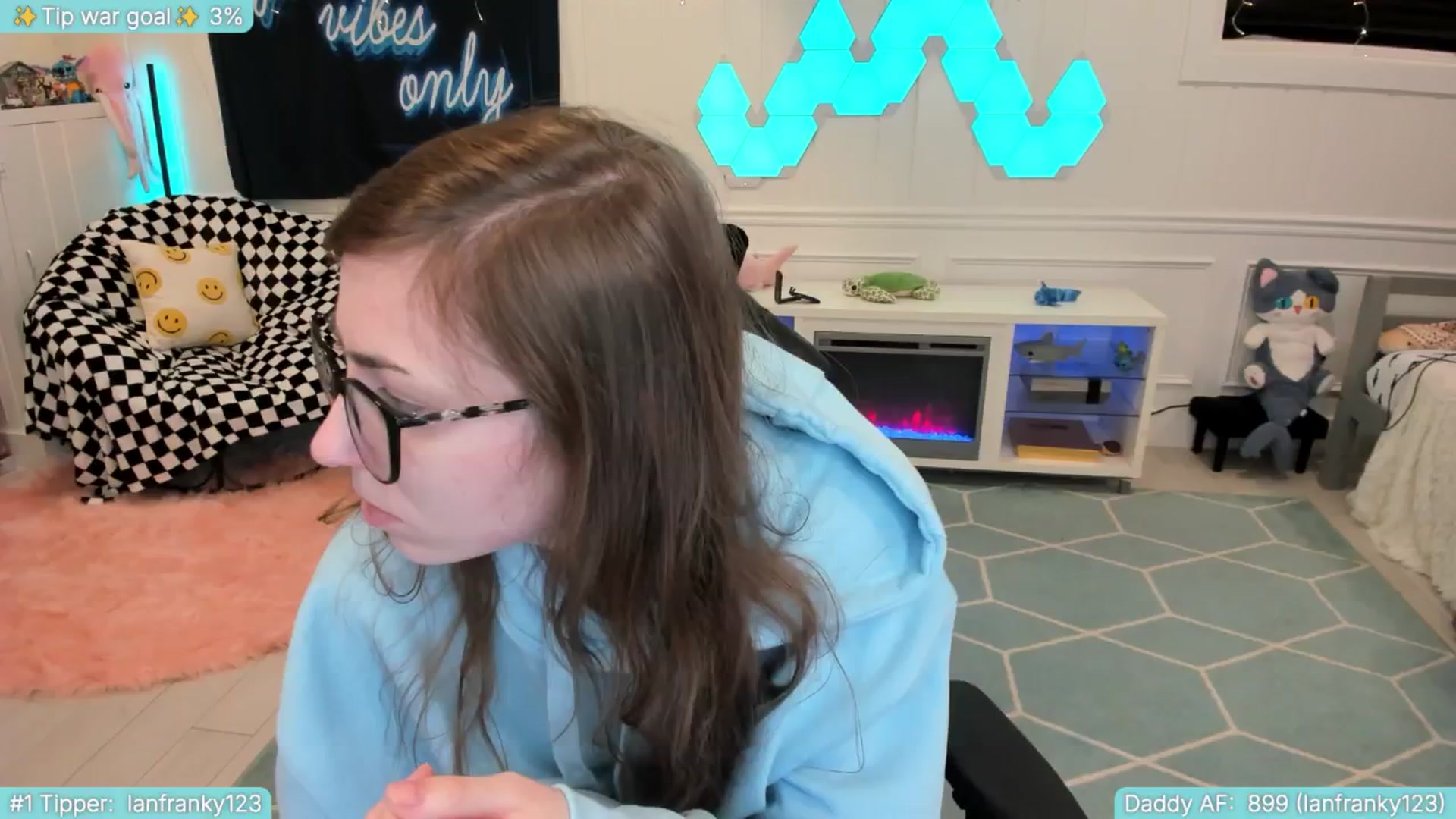 Gallery image thumbnail from TheSharkQueen's myfreecams stream on, 06/29/2025, 07:20 image 1 of 20