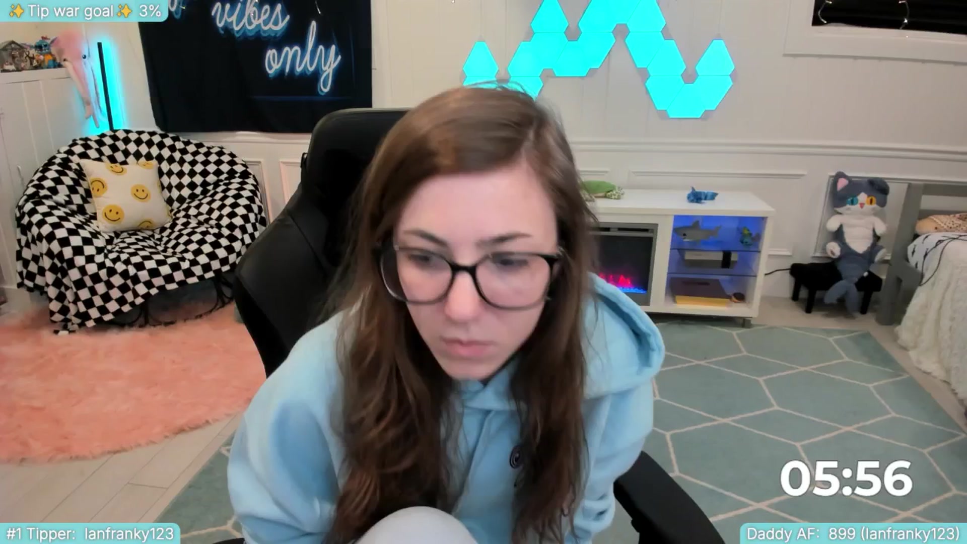 Gallery image thumbnail from TheSharkQueen's myfreecams stream on, 06/29/2025, 07:20 image 9 of 20