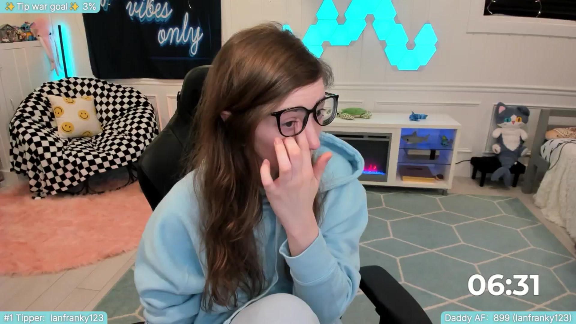 Gallery image thumbnail from TheSharkQueen's myfreecams stream on, 06/29/2025, 07:20 image 8 of 20