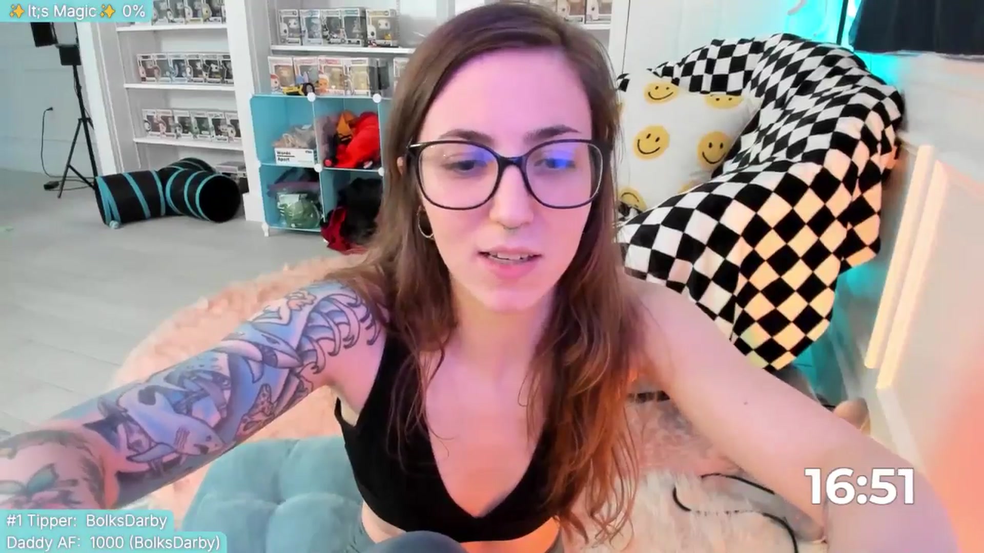 Gallery image thumbnail from TheSharkQueen's myfreecams stream on, 07/01/2025, 08:58 image 13 of 20