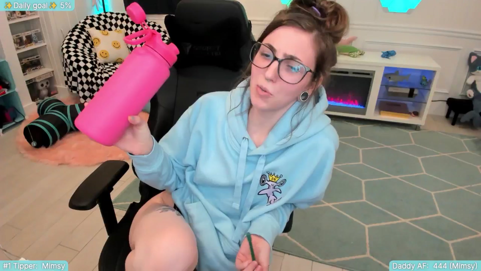 Gallery image thumbnail from TheSharkQueen's myfreecams stream on, 07/02/2025, 06:09 image 9 of 20