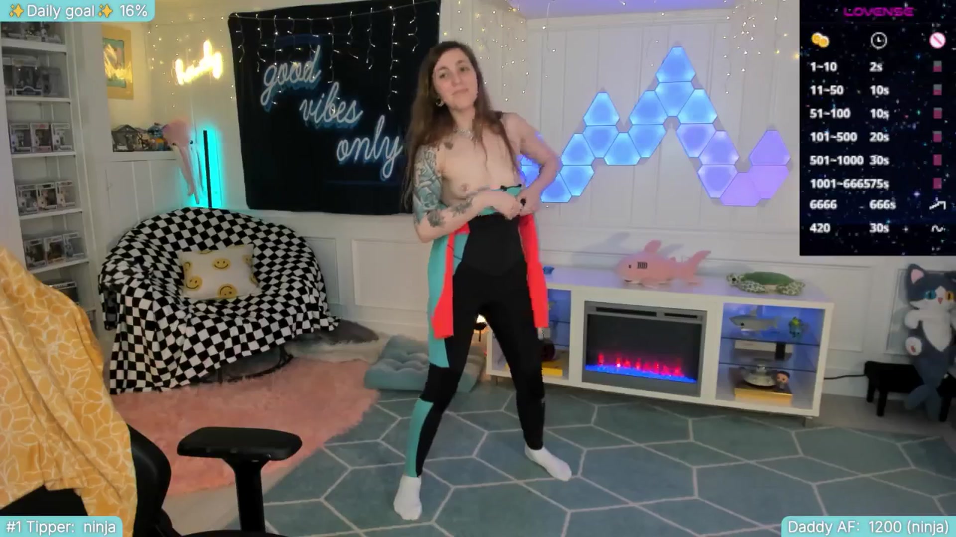 Gallery image thumbnail from TheSharkQueen's myfreecams stream on, 07/12/2025, 06:00 image 17 of 20