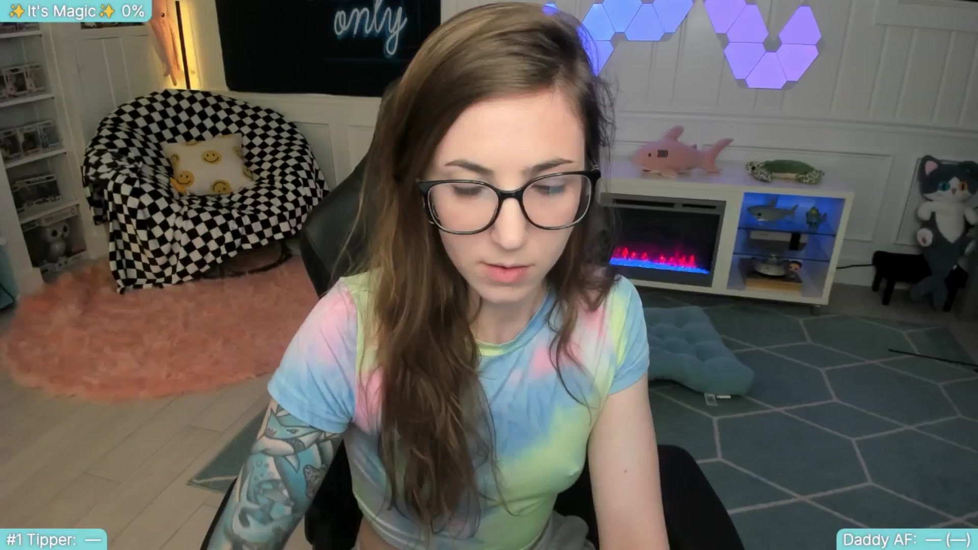 Gallery image thumbnail from TheSharkQueen's myfreecams stream on, 07/16/2025, 02:22 image 2 of 20
