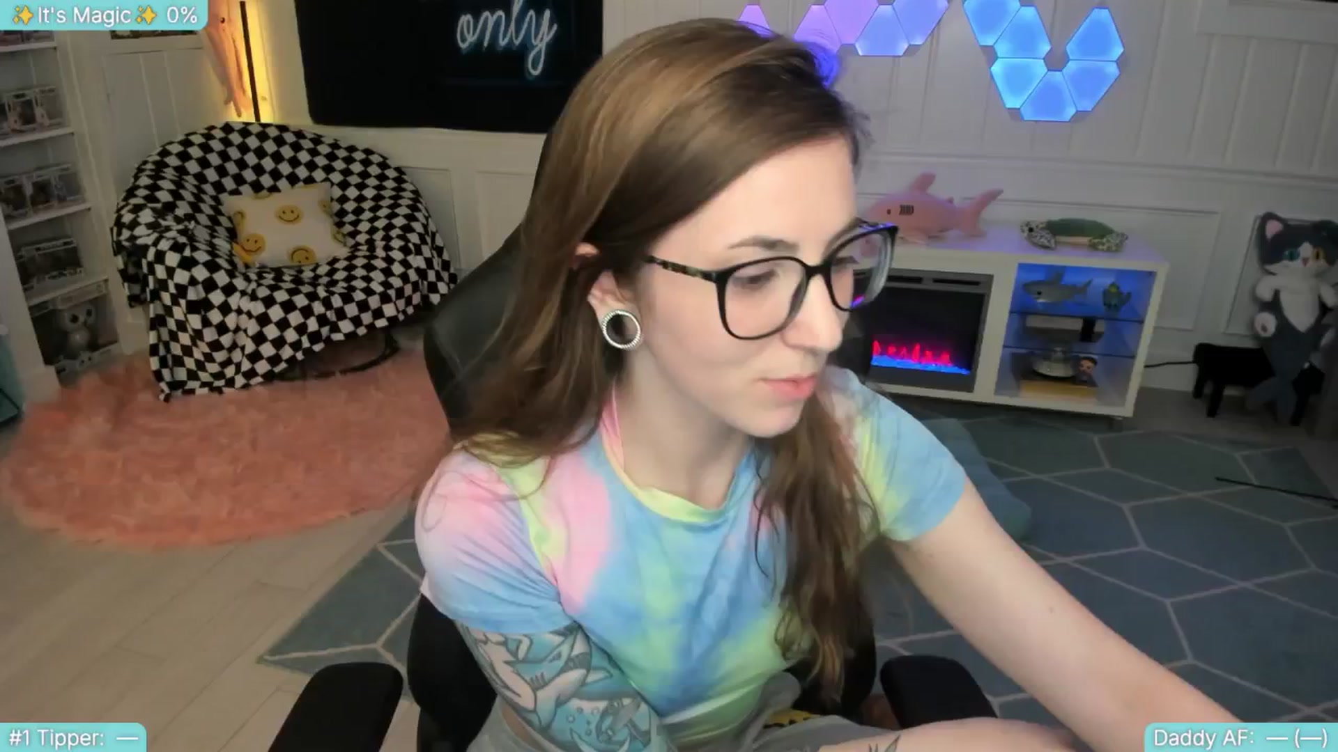 Gallery image thumbnail from TheSharkQueen's myfreecams stream on, 07/16/2025, 02:22 image 6 of 20