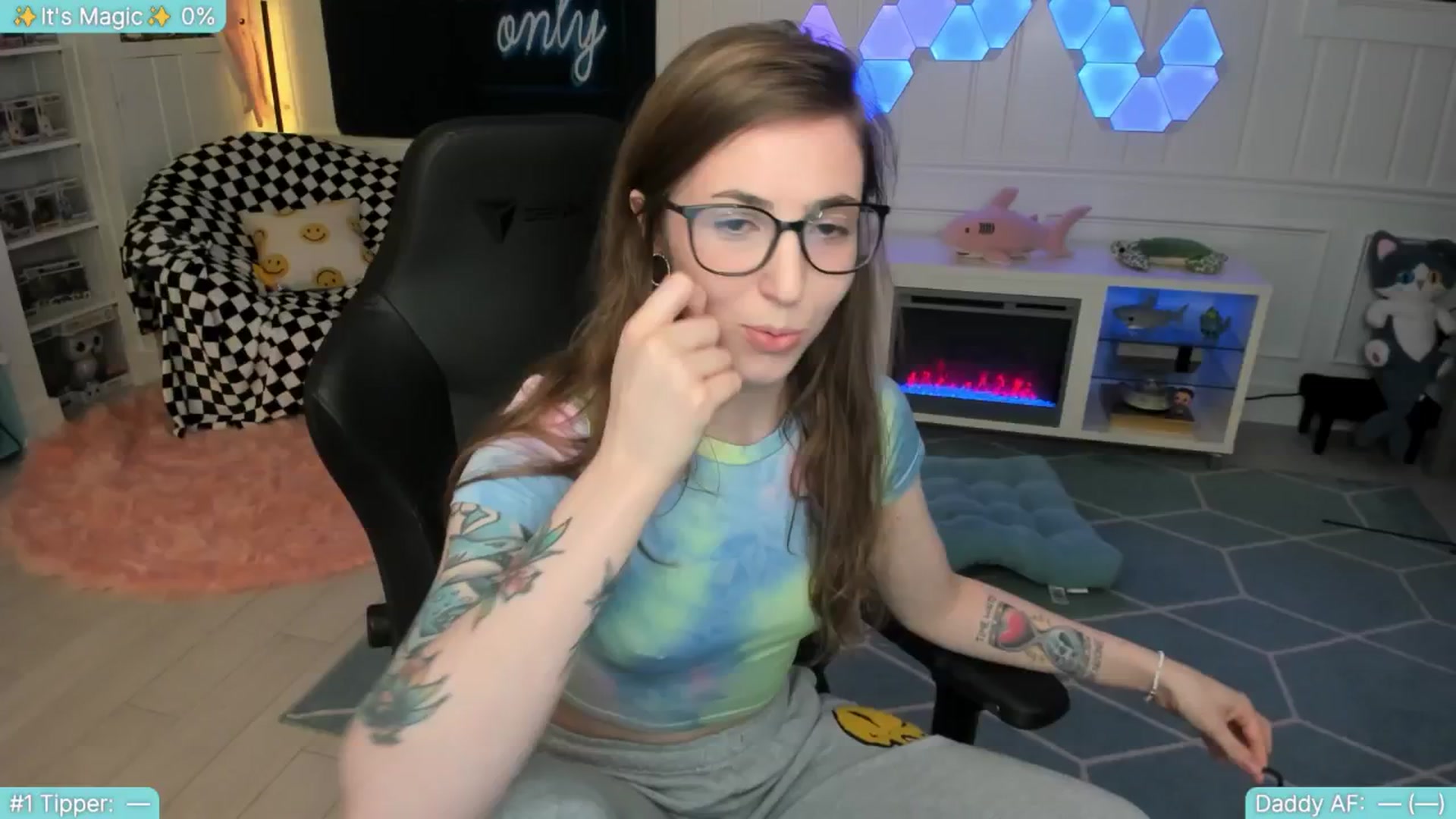 Gallery image thumbnail from TheSharkQueen's myfreecams stream on, 07/16/2025, 02:22 image 13 of 20