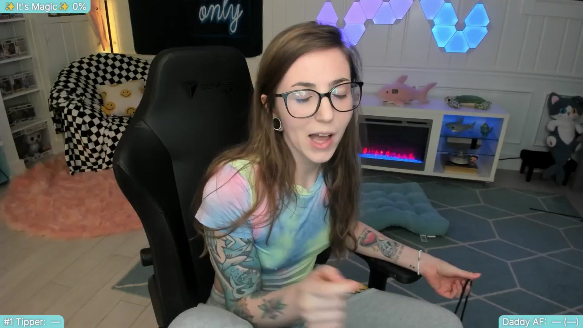 Gallery image thumbnail from TheSharkQueen's myfreecams stream on, 07/16/2025, 02:22 image 14 of 20