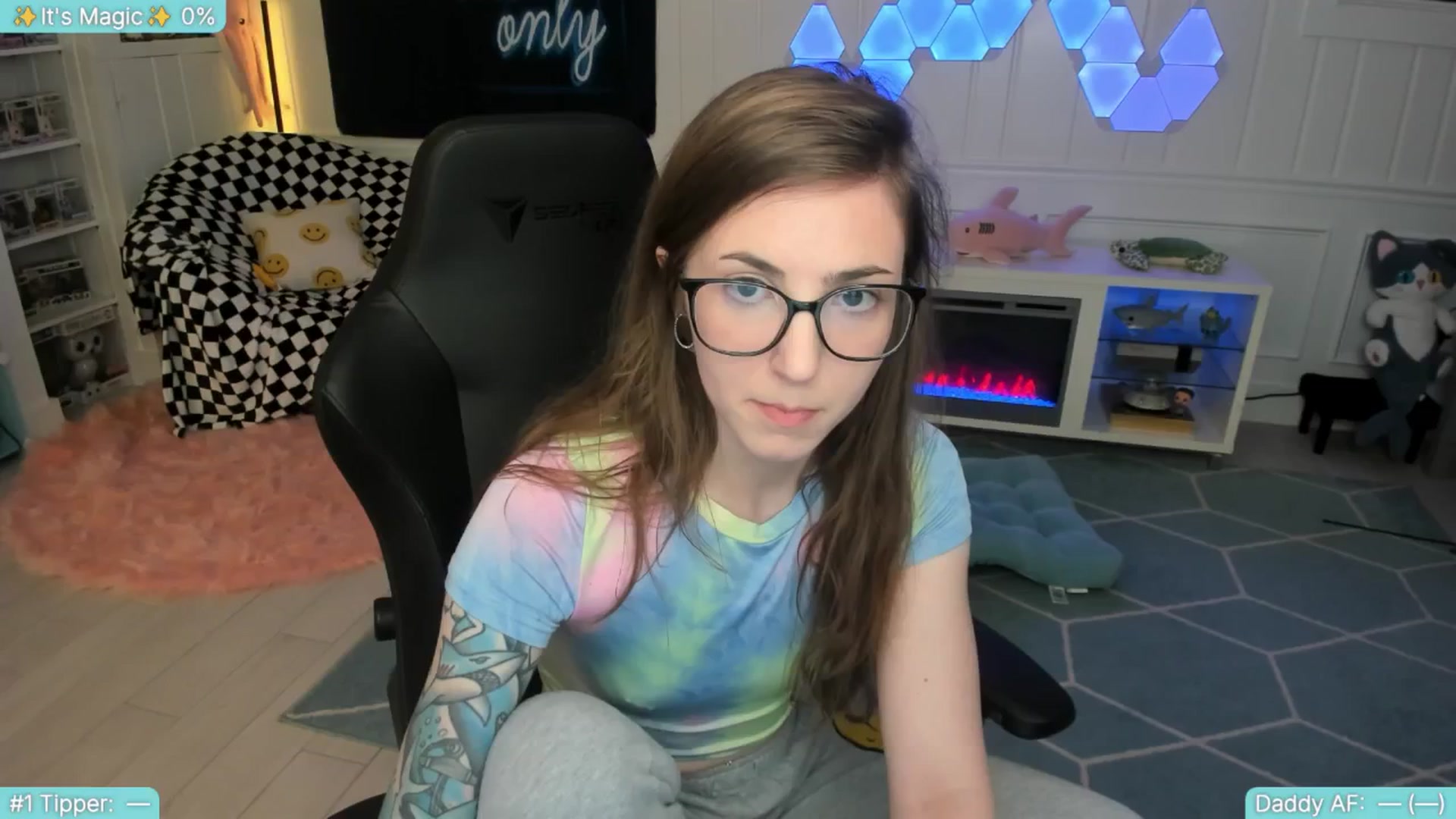 Gallery image thumbnail from TheSharkQueen's myfreecams stream on, 07/16/2025, 02:22 image 12 of 20