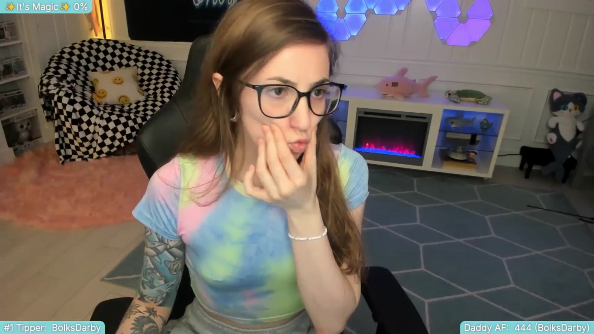 Gallery image thumbnail from TheSharkQueen's myfreecams stream on, 07/16/2025, 03:54 image 11 of 20