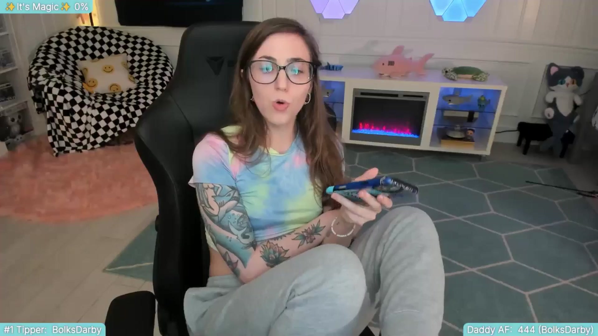 Gallery image thumbnail from TheSharkQueen's myfreecams stream on, 07/16/2025, 03:54 image 16 of 20