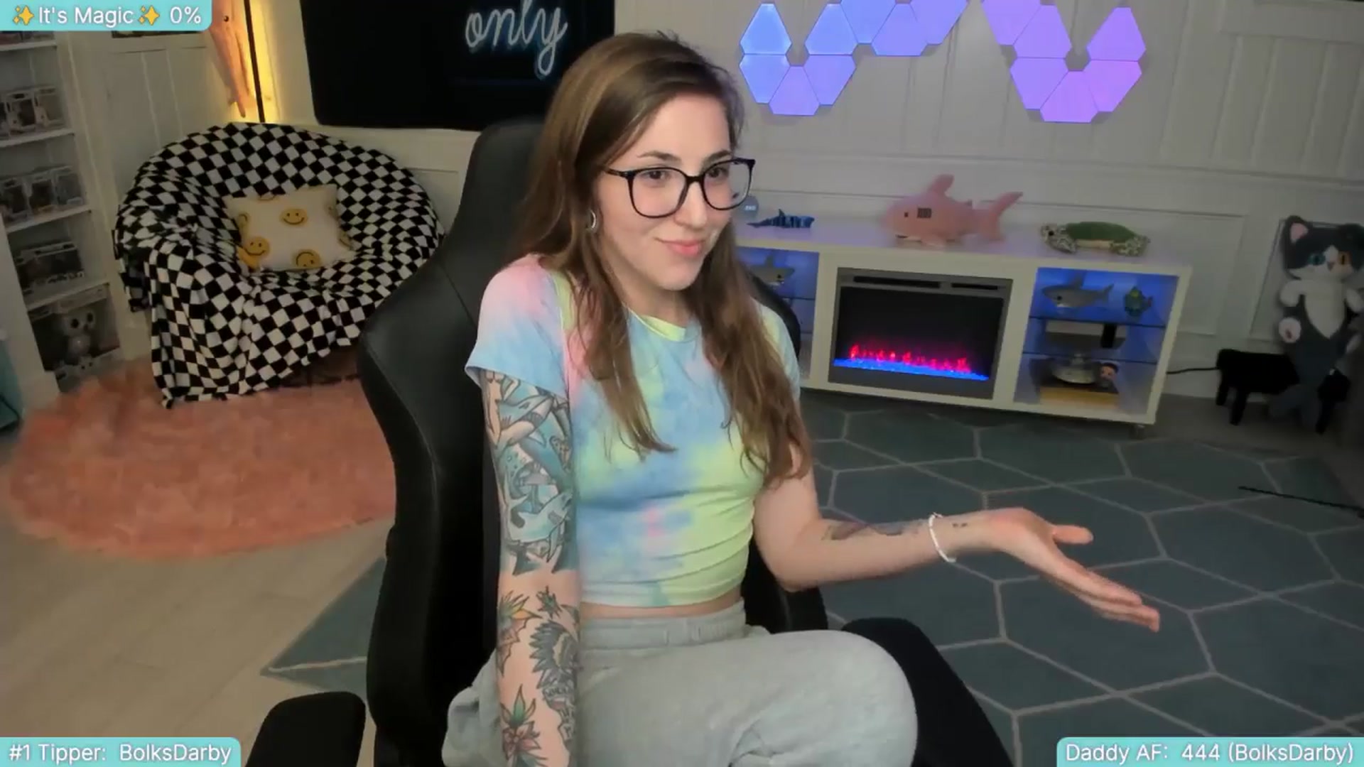 Gallery image thumbnail from TheSharkQueen's myfreecams stream on, 07/16/2025, 03:54 image 8 of 20