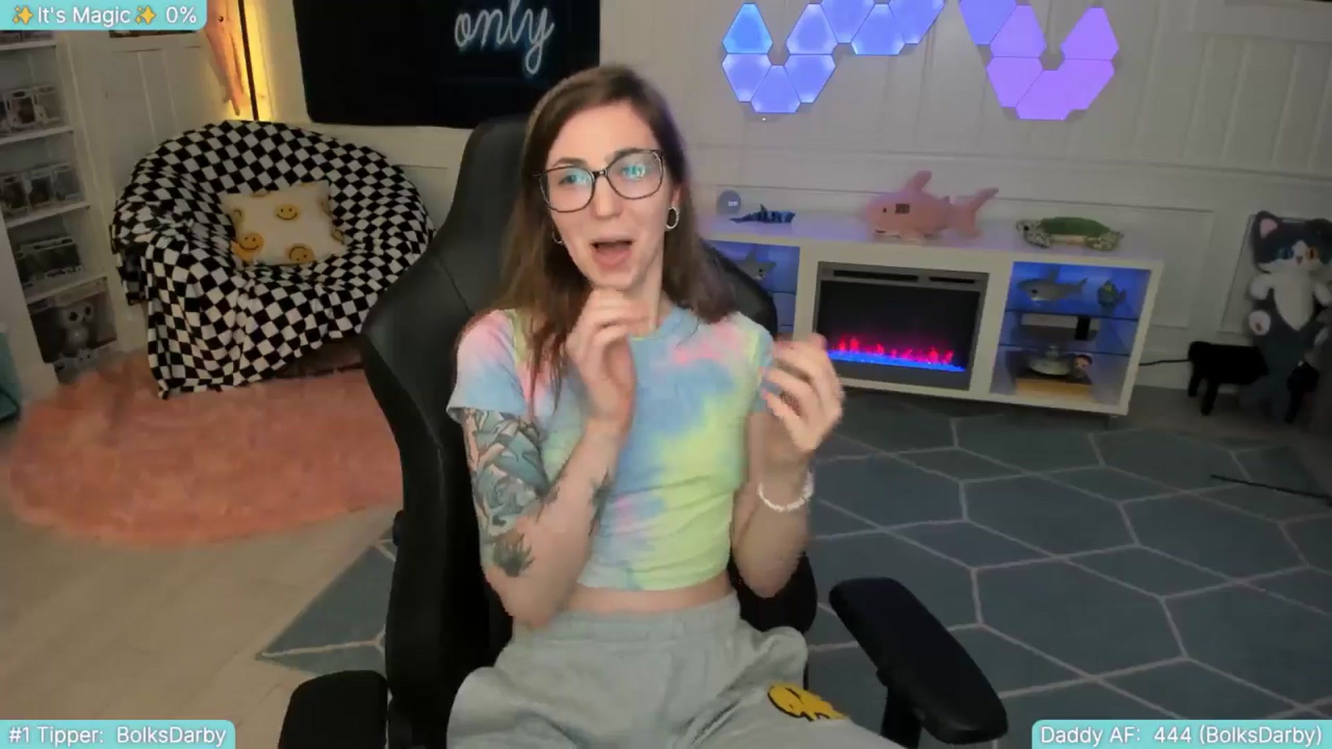 Gallery image thumbnail from TheSharkQueen's myfreecams stream on, 07/16/2025, 03:54 image 3 of 20