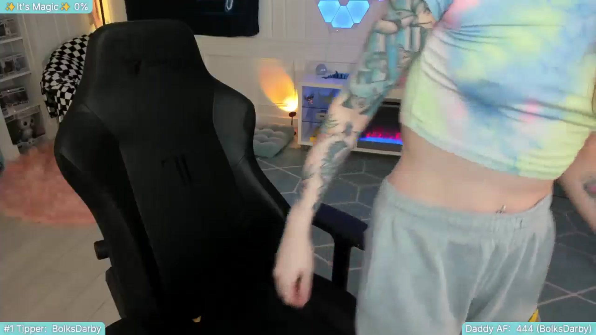 Gallery image thumbnail from TheSharkQueen's myfreecams stream on, 07/16/2025, 03:54 image 13 of 20