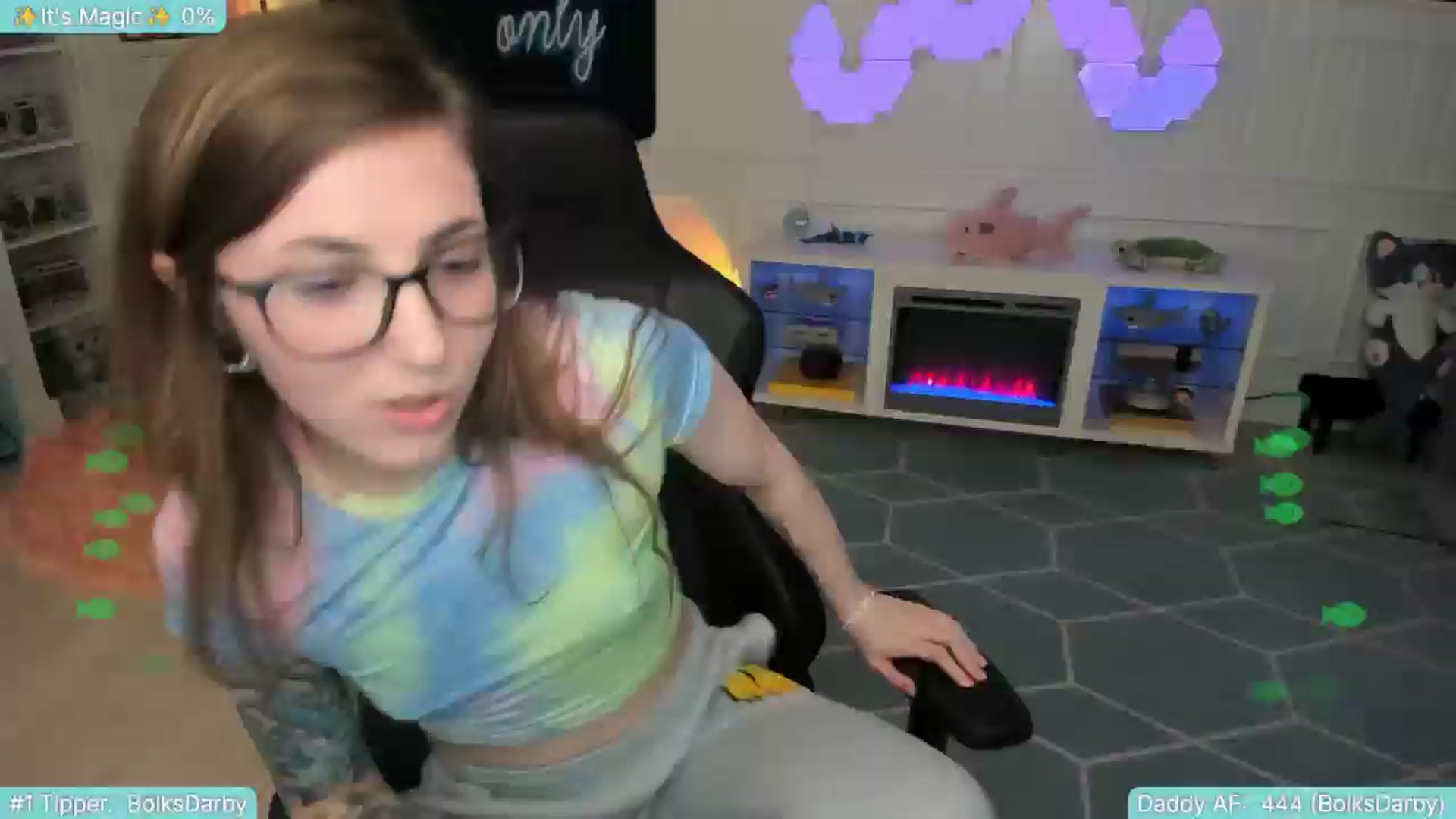 Gallery image thumbnail from TheSharkQueen's myfreecams stream on, 07/16/2025, 03:54 image 2 of 20
