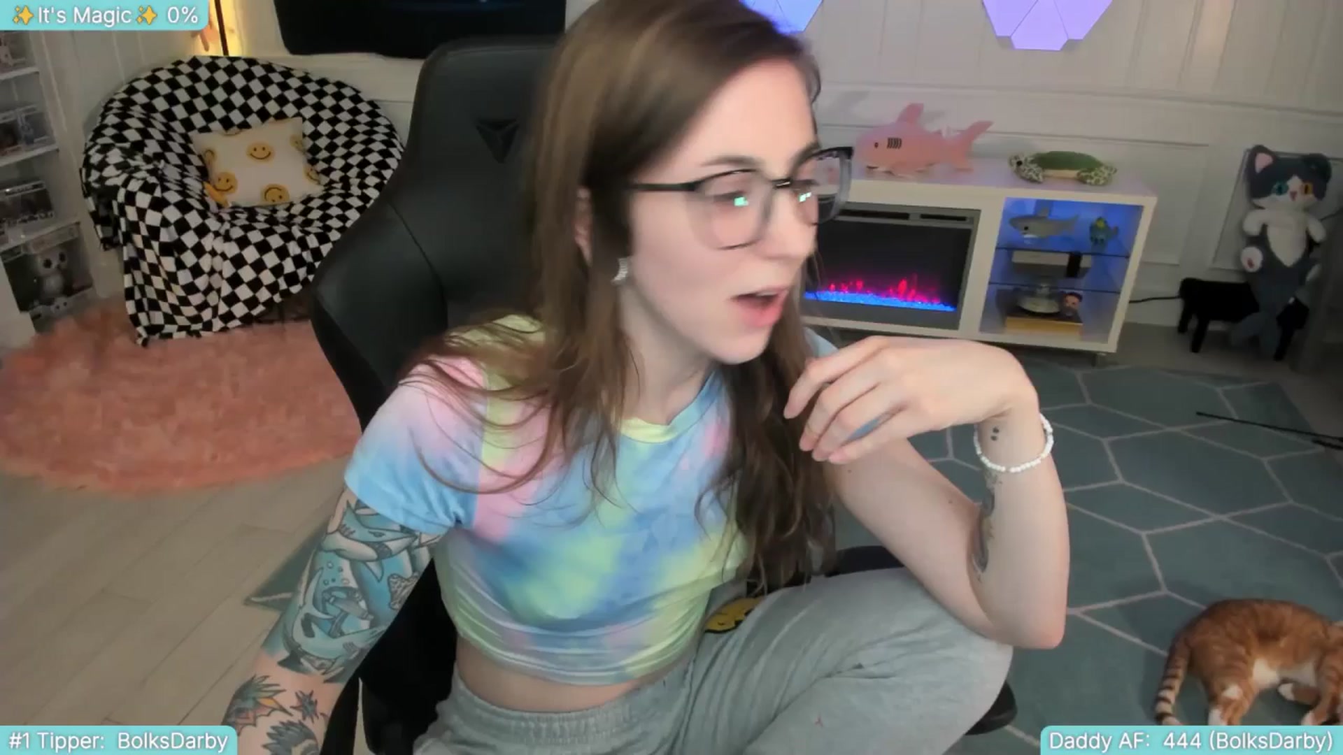 Gallery image thumbnail from TheSharkQueen's myfreecams stream on, 07/16/2025, 03:54 image 15 of 20