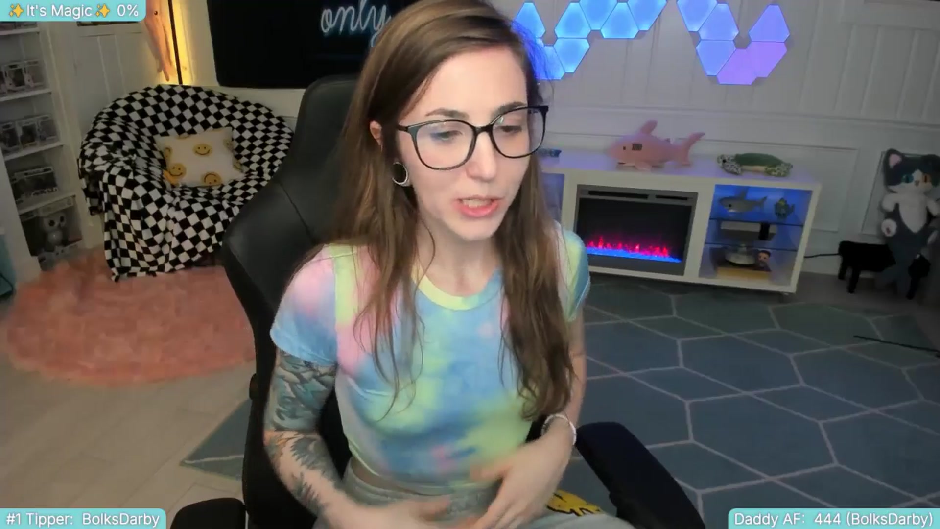 Gallery image thumbnail from TheSharkQueen's myfreecams stream on, 07/16/2025, 03:54 image 5 of 20