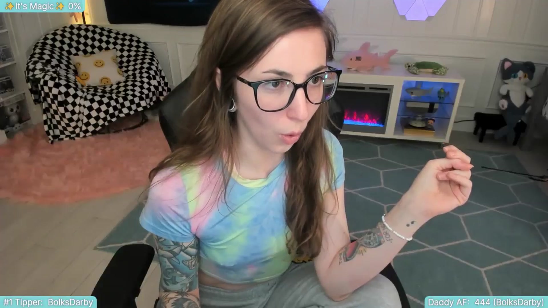 Gallery image thumbnail from TheSharkQueen's myfreecams stream on, 07/16/2025, 03:54 image 17 of 20
