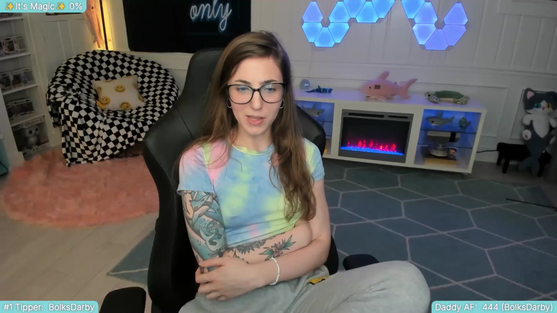Gallery image thumbnail from TheSharkQueen's myfreecams stream on, 07/16/2025, 03:54 image 7 of 20