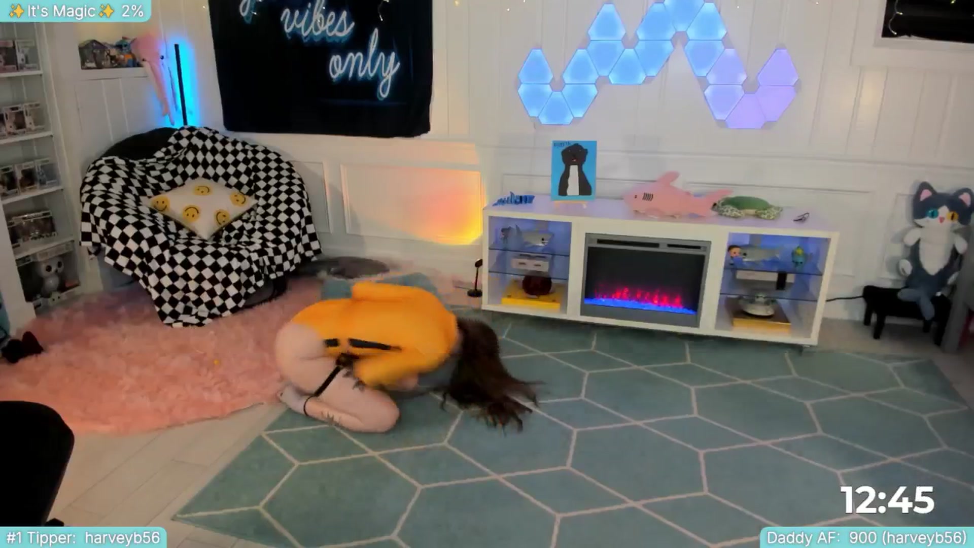 Gallery image thumbnail from TheSharkQueen's myfreecams stream on, 07/25/2025, 04:39 image 13 of 20