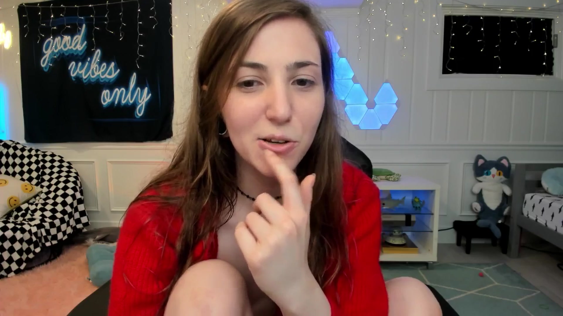 Gallery image thumbnail from TheSharkQueen's myfreecams stream on, 07/26/2025, 04:00 image 18 of 20