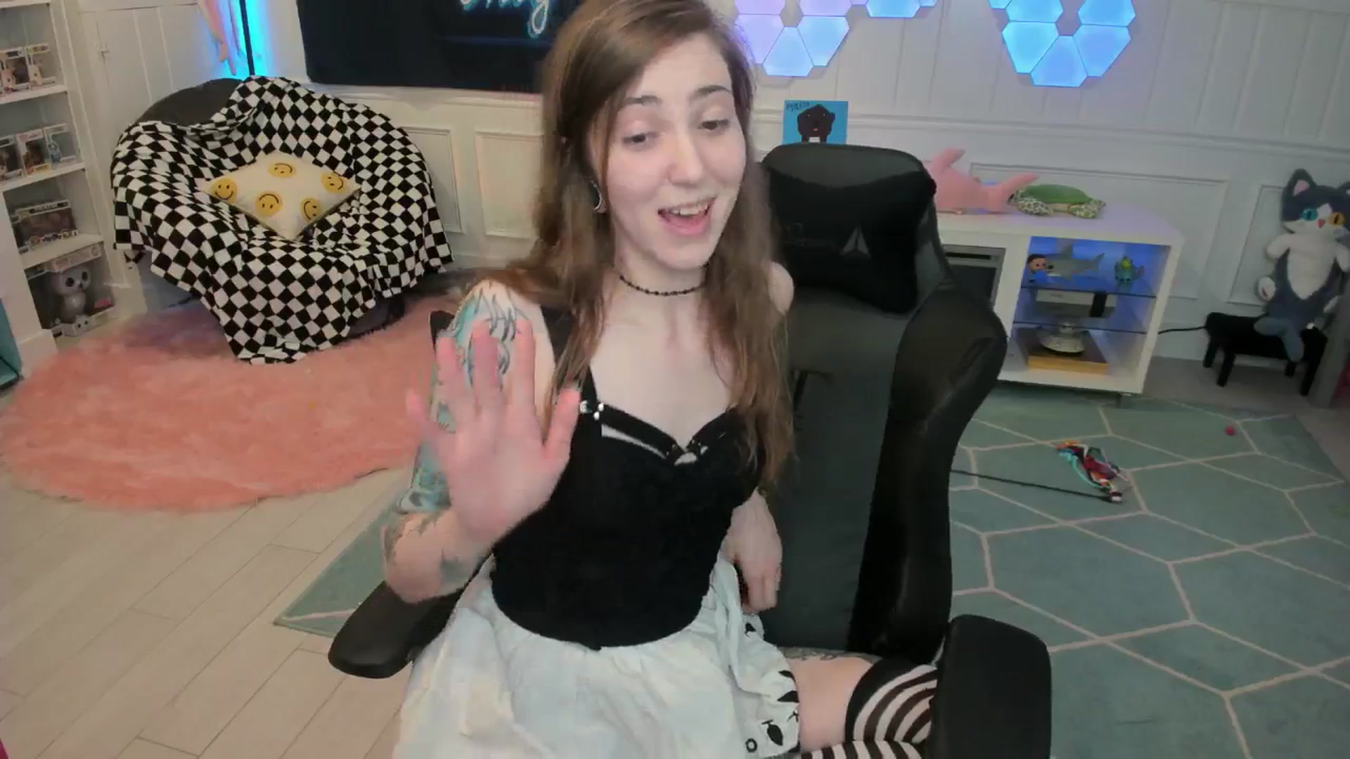Gallery image thumbnail from TheSharkQueen's myfreecams stream on, 07/26/2025, 04:00 image 6 of 20