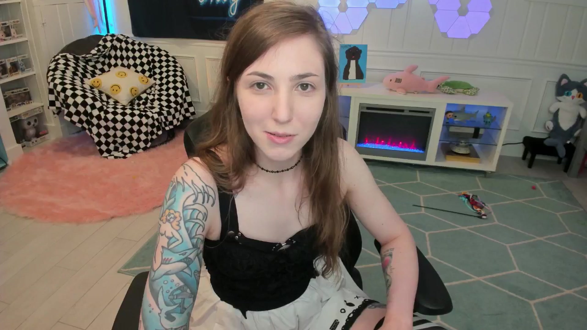Gallery image thumbnail from TheSharkQueen's myfreecams stream on, 07/26/2025, 04:00 image 3 of 20