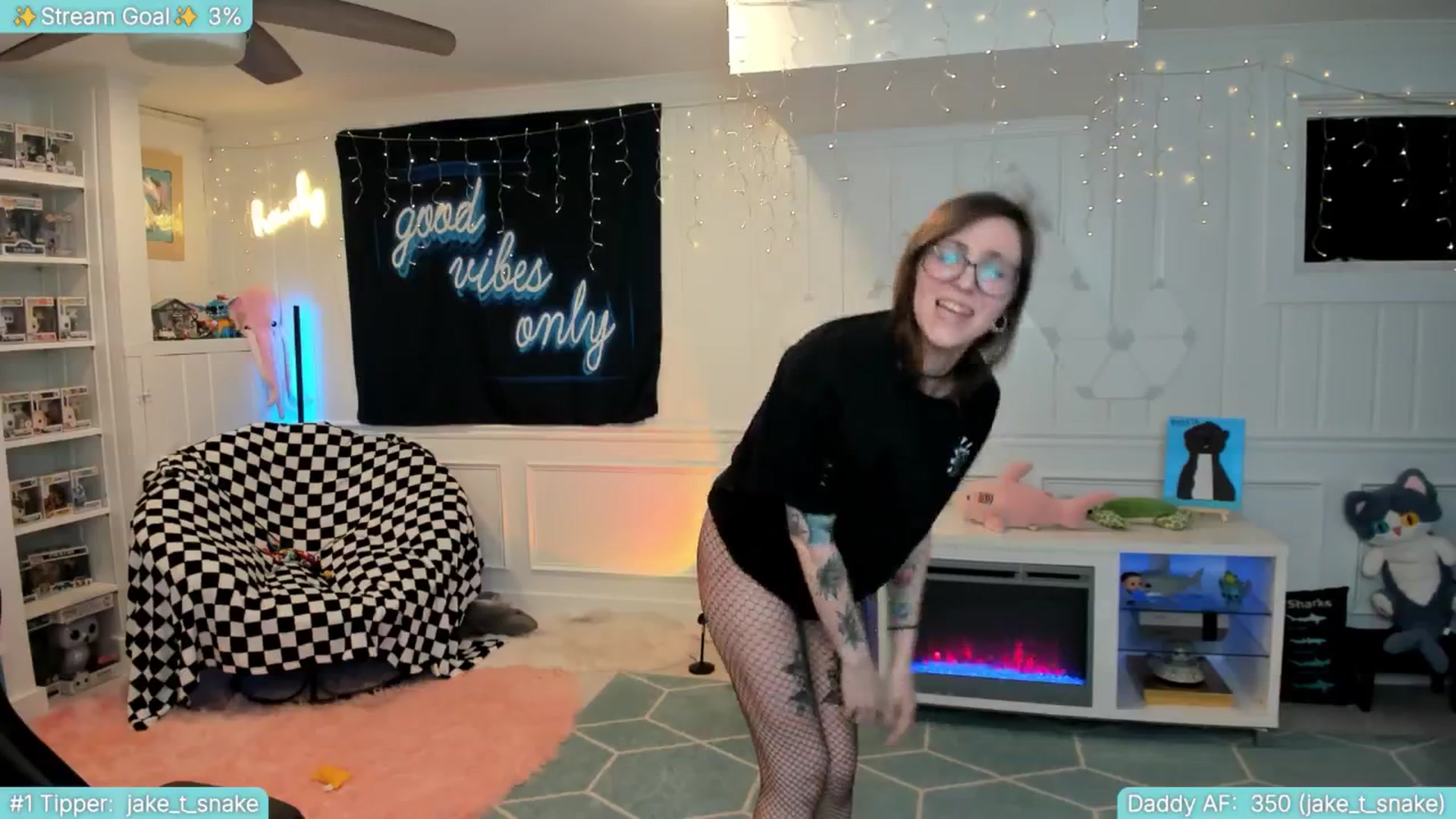 Gallery image thumbnail from TheSharkQueen's myfreecams stream on, 08/02/2025, 02:25 image 20 of 20