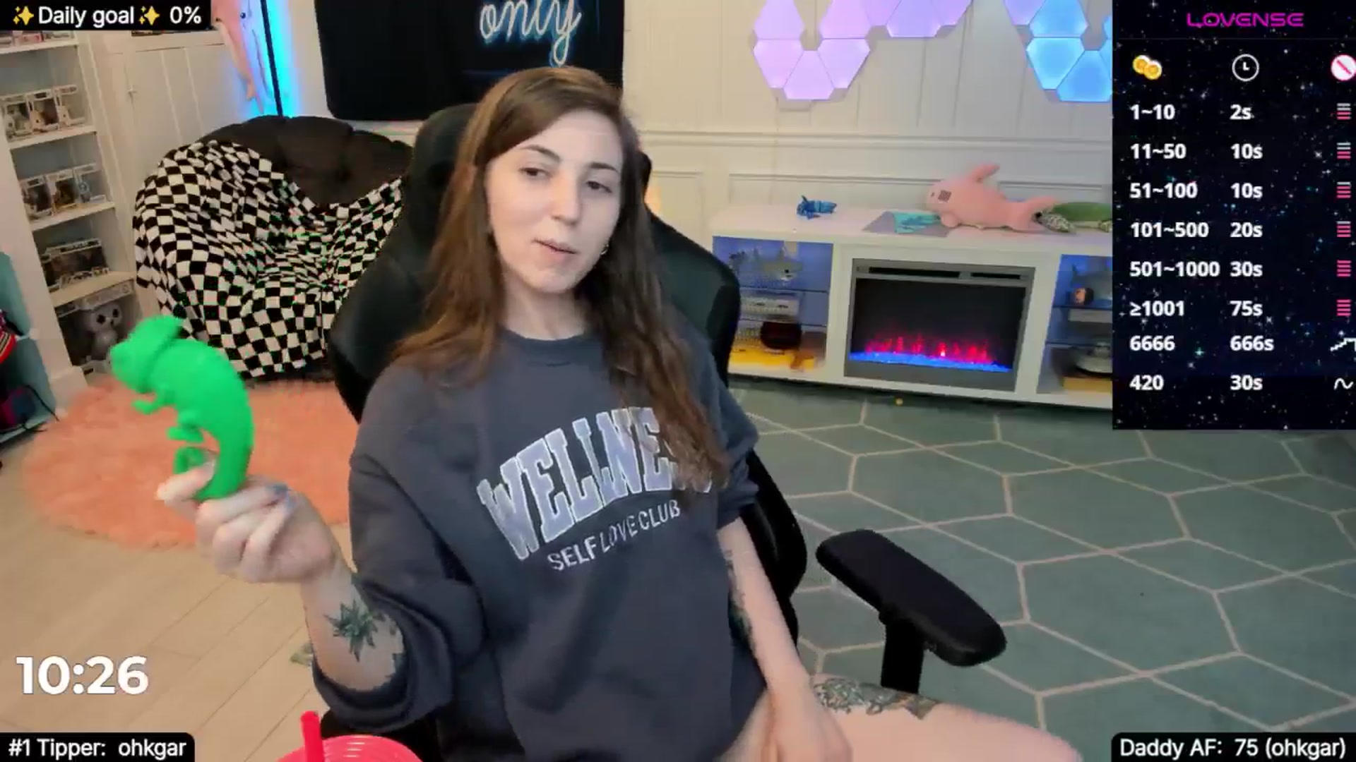 Gallery image thumbnail from TheSharkQueen's myfreecams stream on, 08/07/2025, 03:36 image 6 of 20