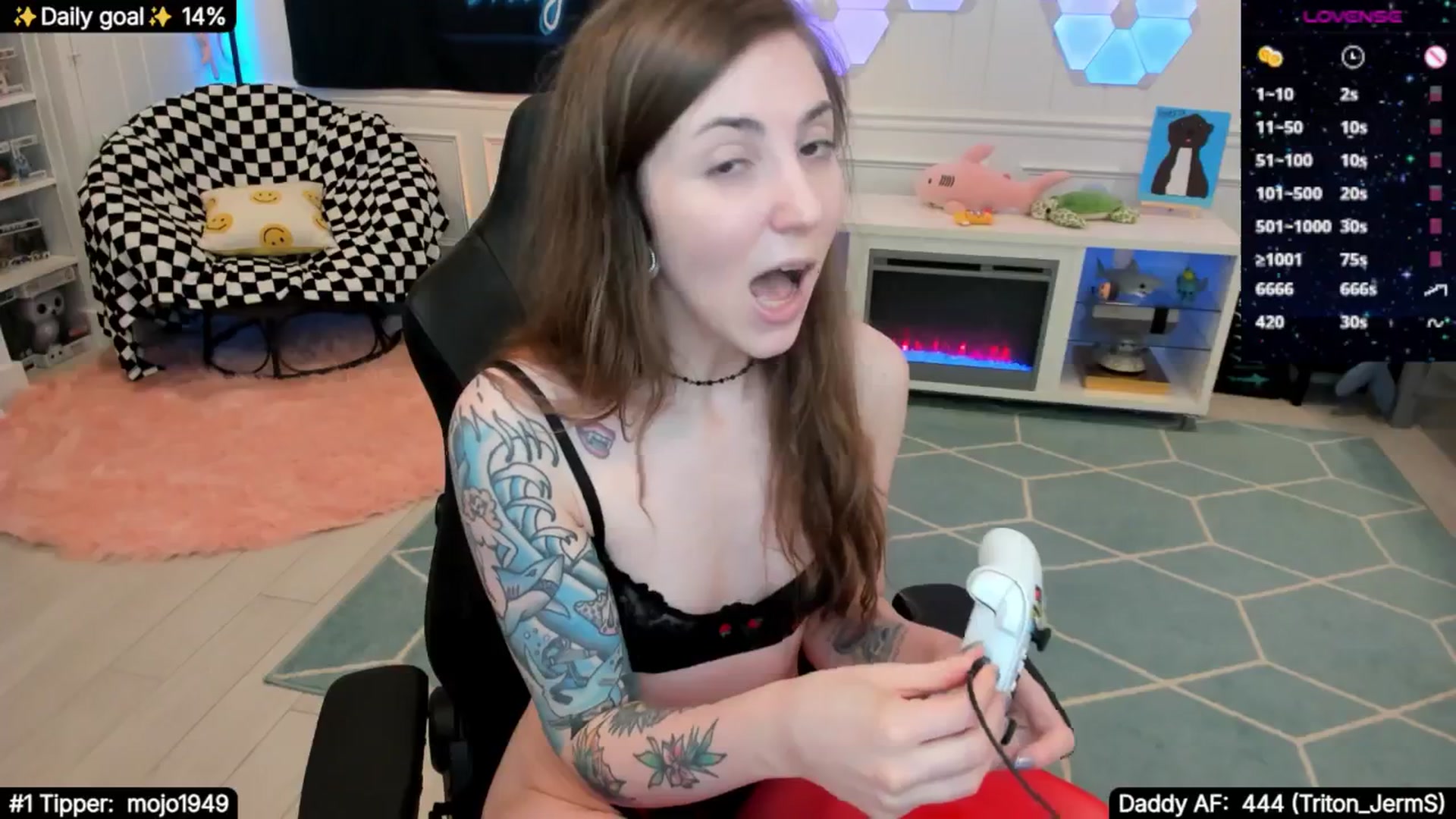 Gallery image thumbnail from TheSharkQueen's myfreecams stream on, 08/09/2025, 07:06 image 9 of 20