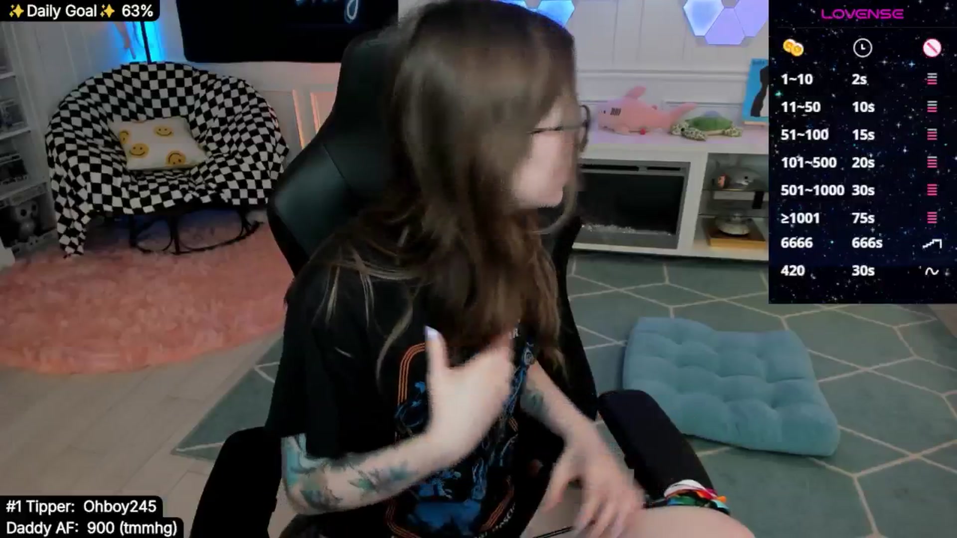 Gallery image thumbnail from TheSharkQueen's myfreecams stream on, 08/13/2025, 05:43 image 18 of 20