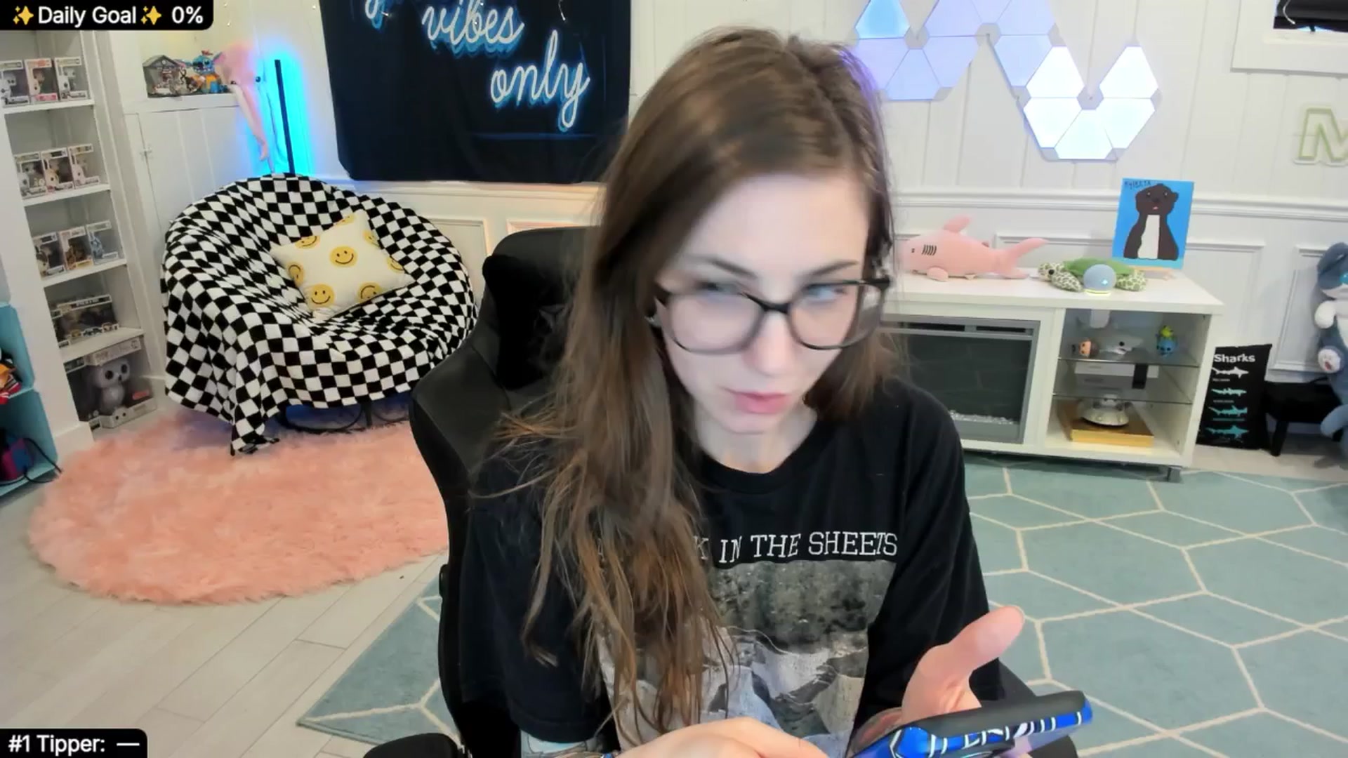 Gallery image thumbnail from TheSharkQueen's myfreecams stream on, 08/18/2025, 22:06 image 1 of 20
