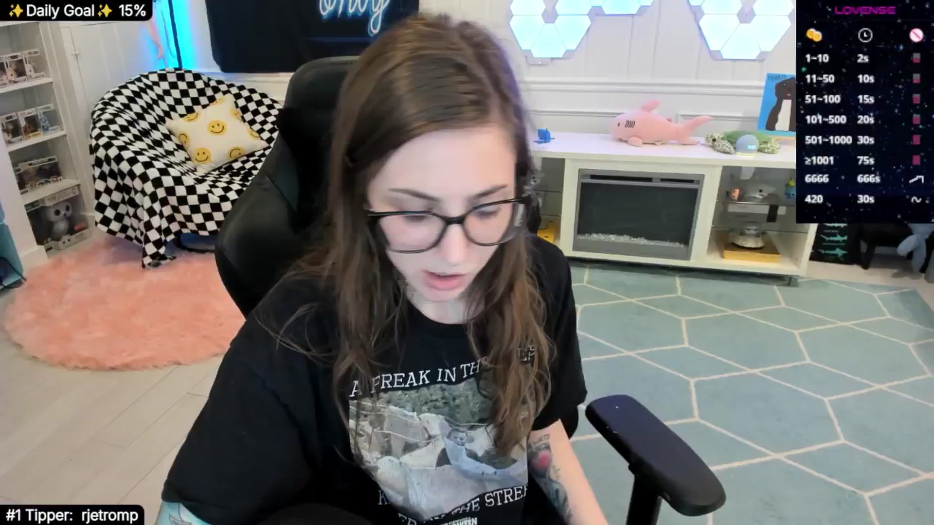 Gallery image thumbnail from TheSharkQueen's myfreecams stream on, 08/18/2025, 22:06 image 20 of 20