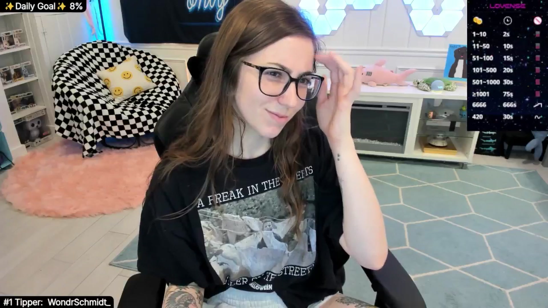Gallery image thumbnail from TheSharkQueen's myfreecams stream on, 08/18/2025, 22:06 image 13 of 20