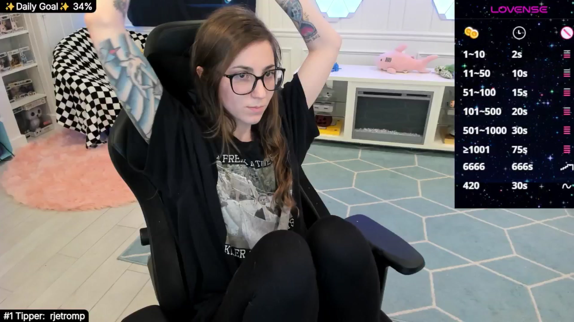 Gallery image thumbnail from TheSharkQueen's myfreecams stream on, 08/19/2025, 06:13 image 3 of 20