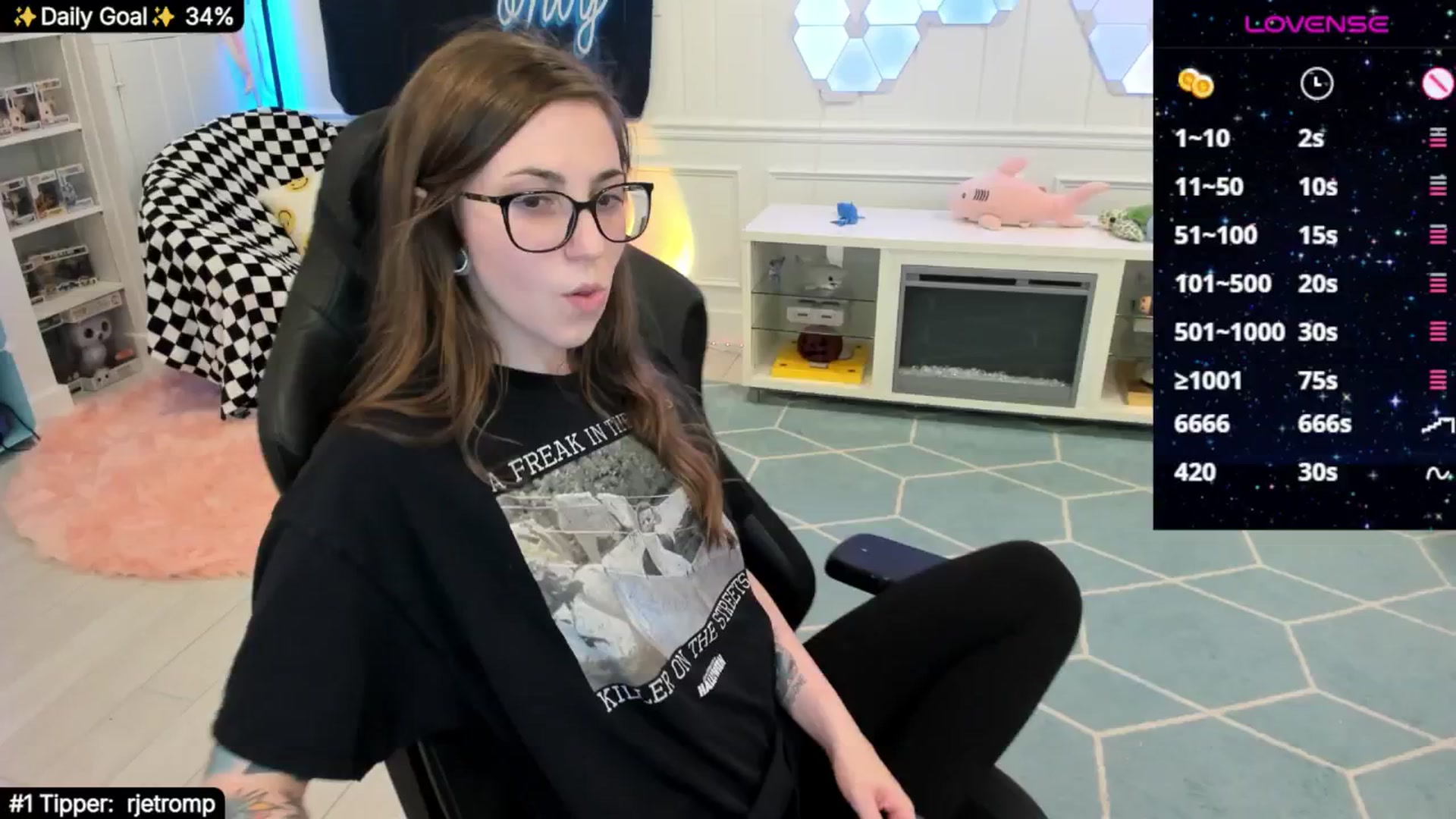 Gallery image thumbnail from TheSharkQueen's myfreecams stream on, 08/19/2025, 06:13 image 2 of 20