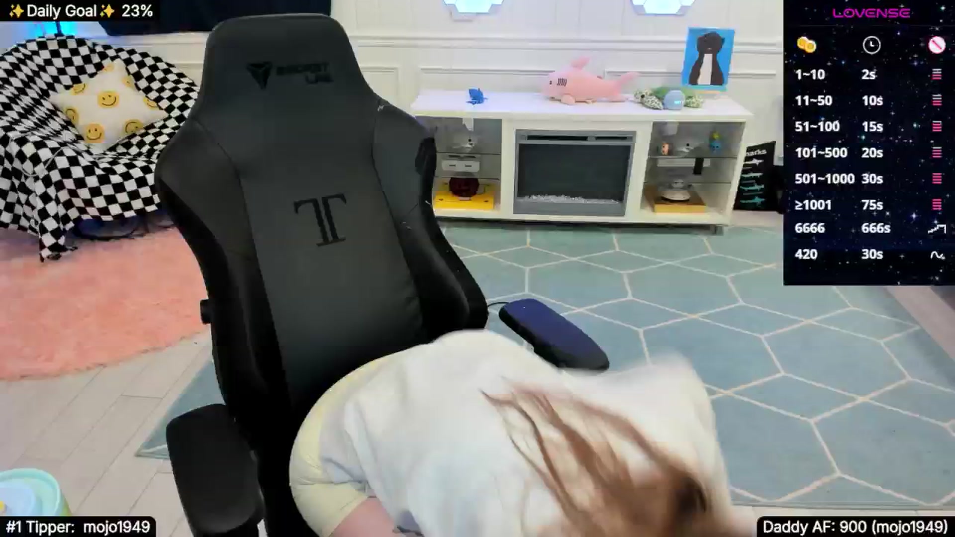 Gallery image thumbnail from TheSharkQueen's myfreecams stream on, 08/21/2025, 04:13 image 15 of 20