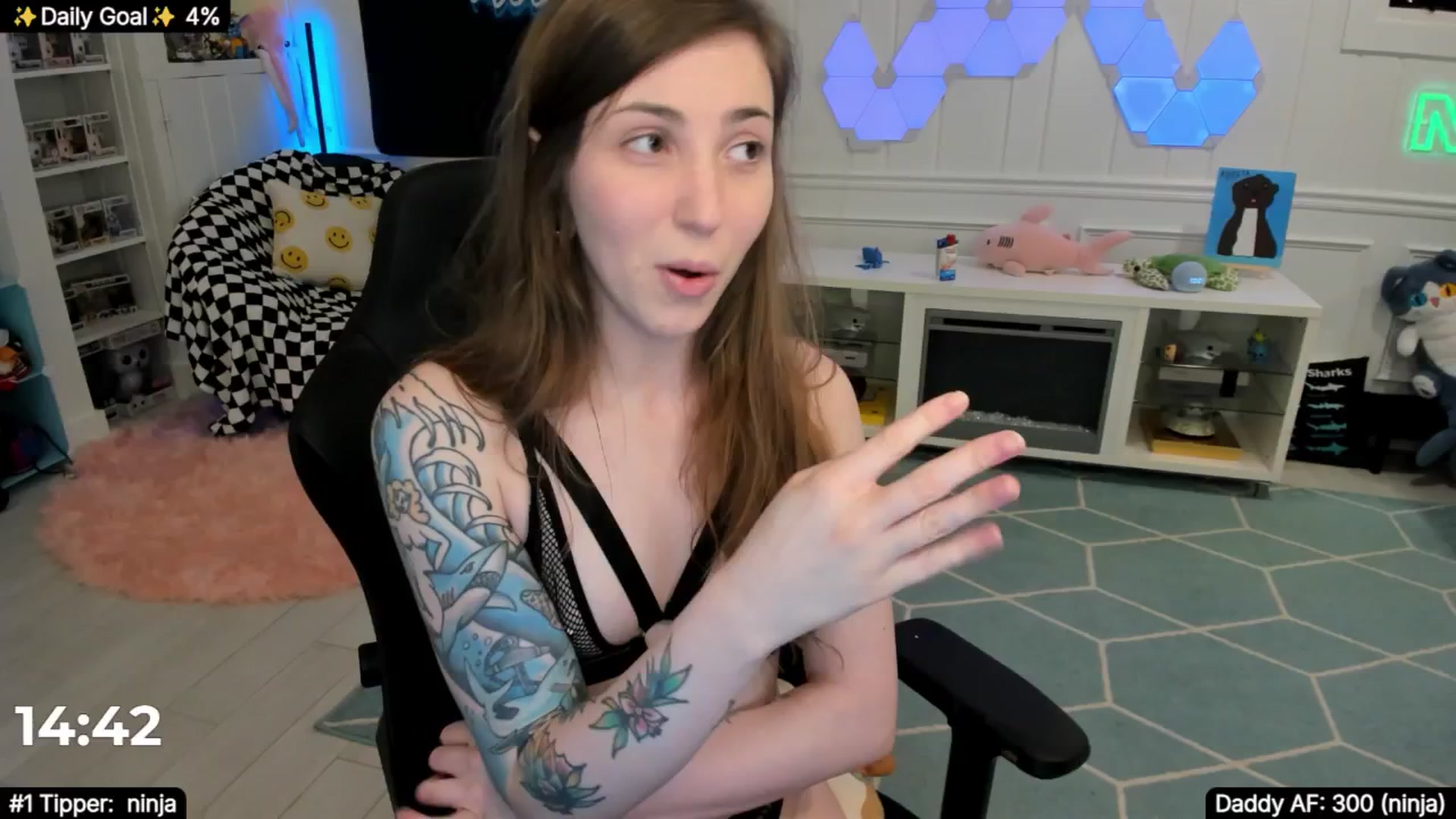 Gallery image thumbnail from TheSharkQueen's myfreecams stream on, 08/23/2025, 02:46 image 3 of 20