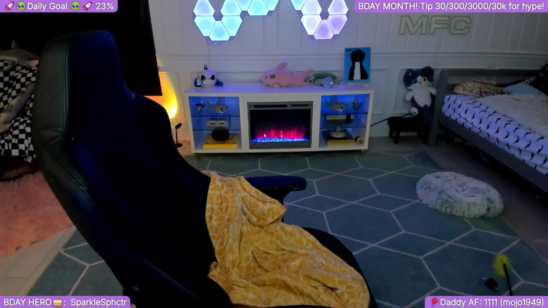 Gallery image thumbnail from TheSharkQueen's myfreecams stream on, 09/20/2025, 04:46 image 13 of 20