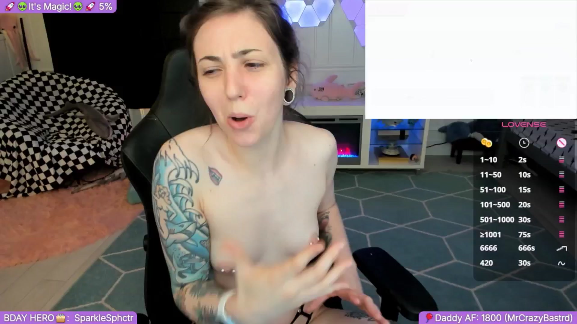 Gallery image thumbnail from TheSharkQueen's myfreecams stream on, 09/28/2025, 05:03 image 7 of 20