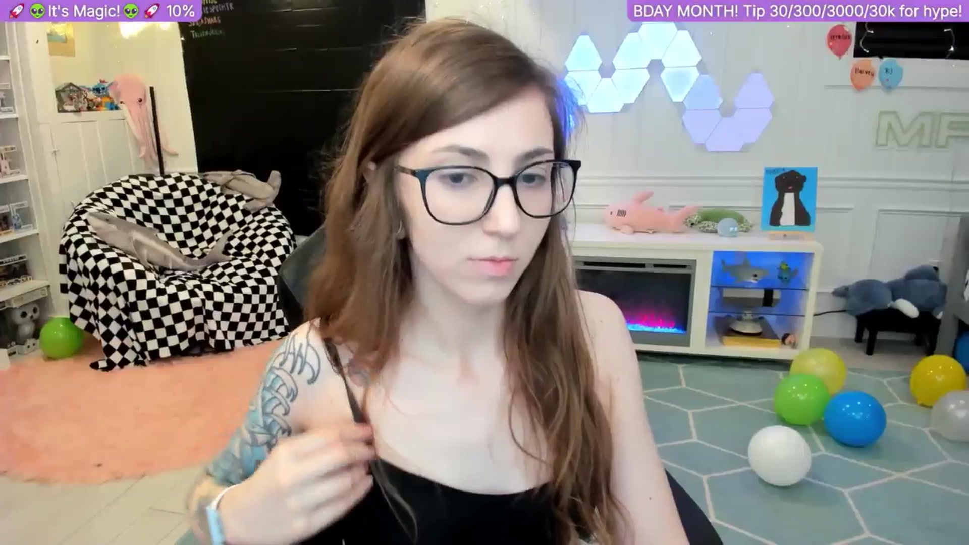 Gallery image thumbnail from TheSharkQueen's myfreecams stream on, 09/30/2025, 05:43 image 10 of 20