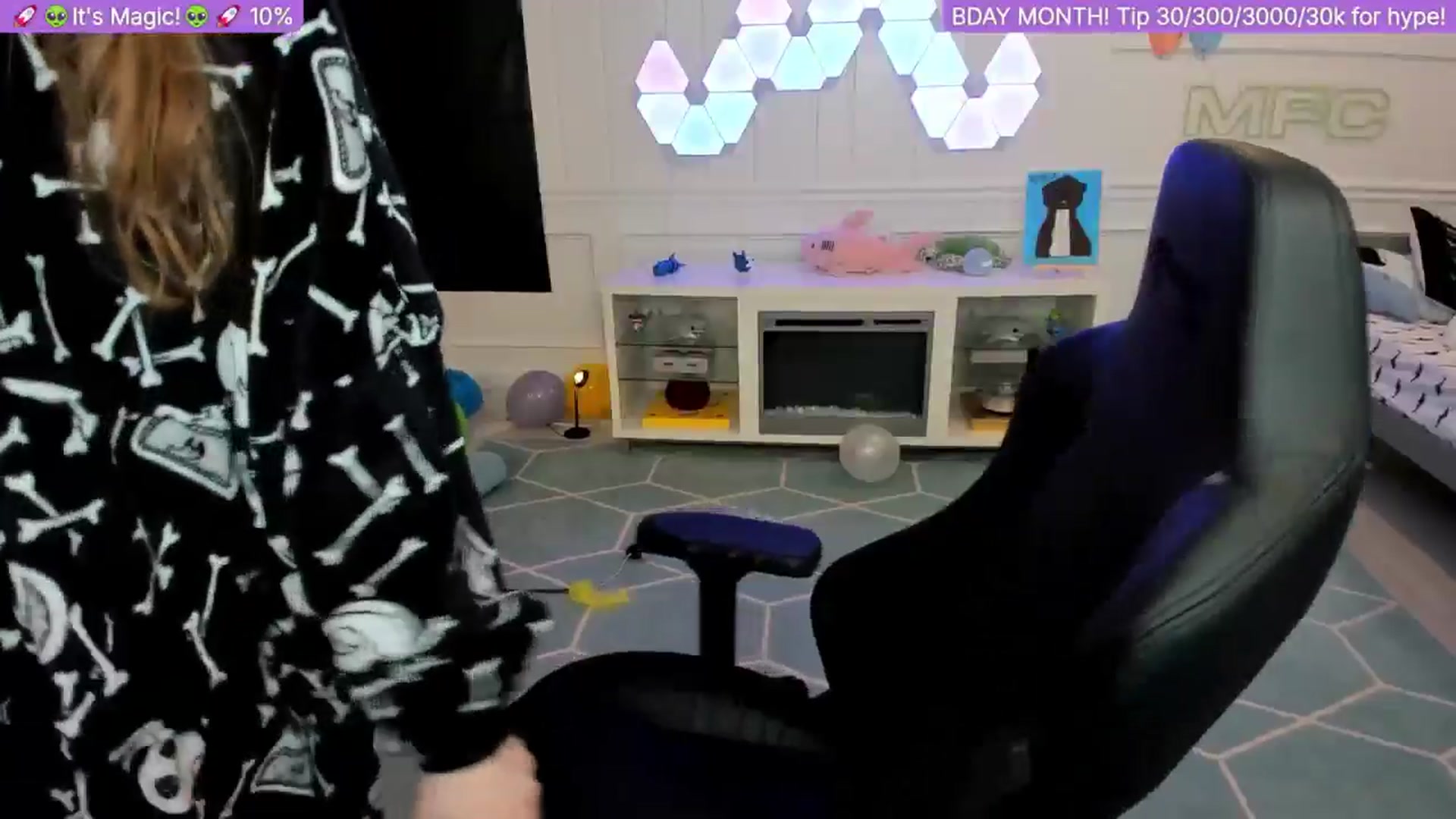 Gallery image thumbnail from TheSharkQueen's myfreecams stream on, 09/30/2025, 05:43 image 3 of 20