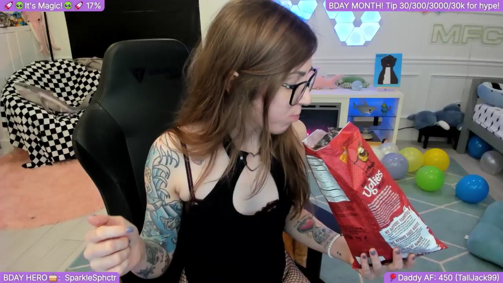 Gallery image thumbnail from TheSharkQueen's myfreecams stream on, 10/01/2025, 06:01 image 18 of 20