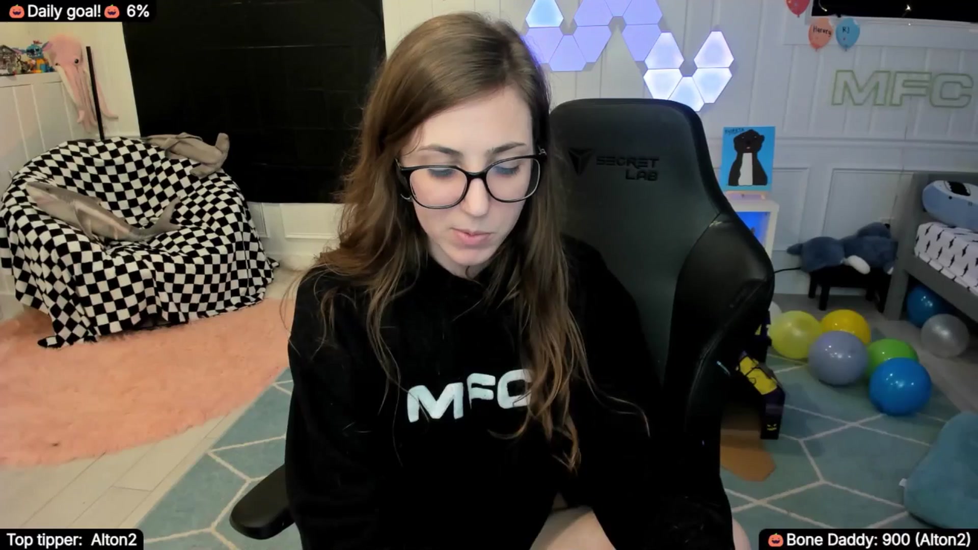 Gallery image thumbnail from TheSharkQueen's myfreecams stream on, 10/01/2025, 09:32 image 13 of 20