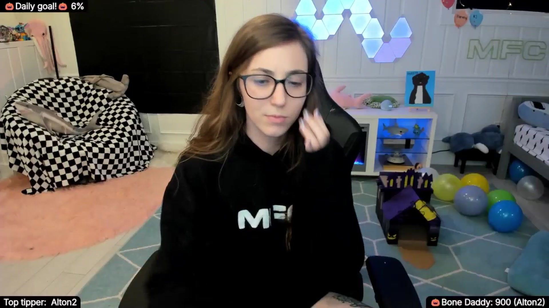Gallery image thumbnail from TheSharkQueen's myfreecams stream on, 10/01/2025, 09:32 image 11 of 20